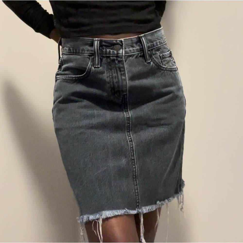 Size 24 Levi’s skirt